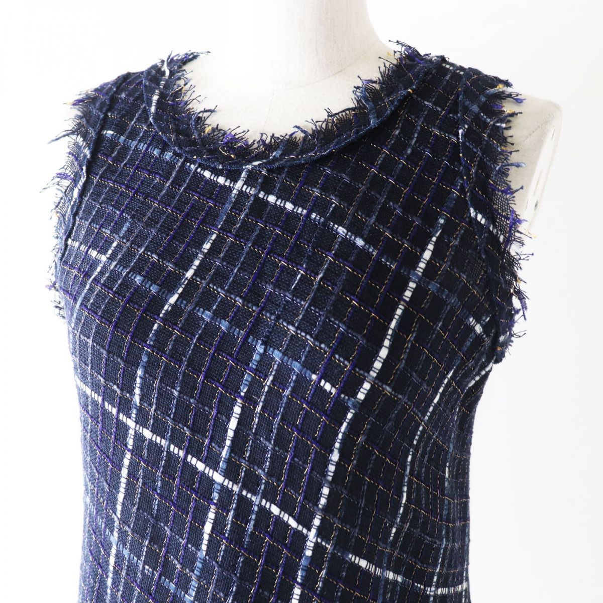 Top Quality Chanel Tweed Sleeveless Cut-off Top Navy 36
