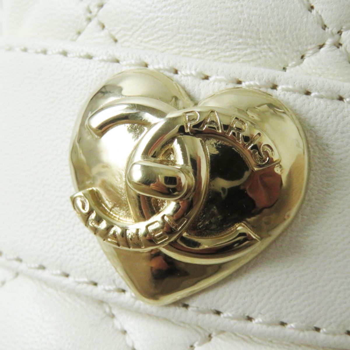 Top Quality Chanel Lambskin Heart Turnlock Loafers White