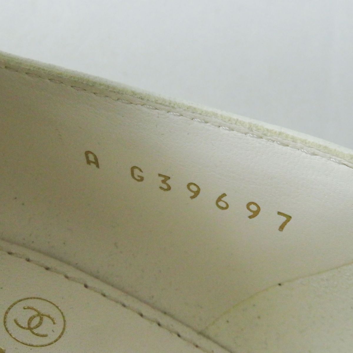Top Quality Chanel Lambskin Heart Turnlock Loafers White
