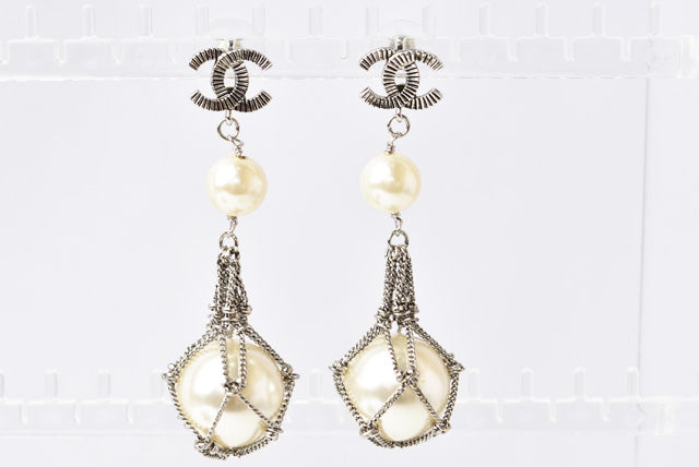 Top Quality Chanel Silver Pearl Motif Earrings
