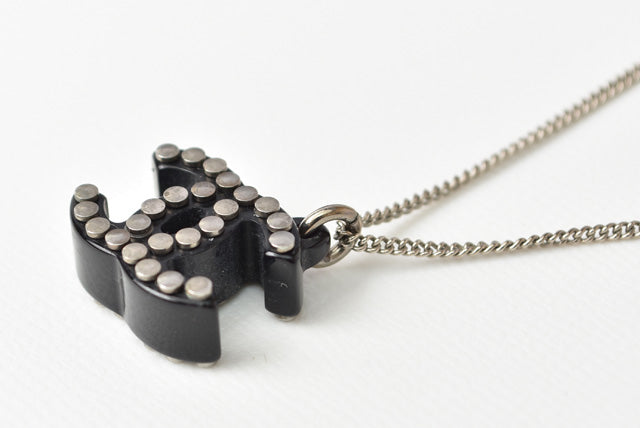 Top Quality Chanel Necklace/Pendant. Metal. Plastic. Black/Silver