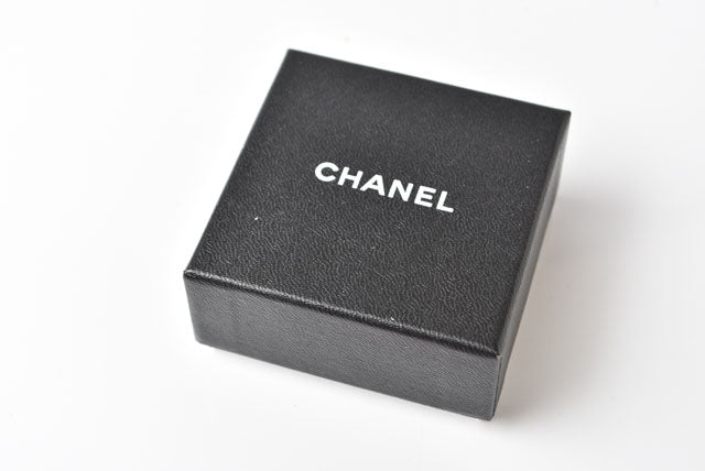 Top Quality Chanel CC Motif Swing Pearl Earrings Silver/White