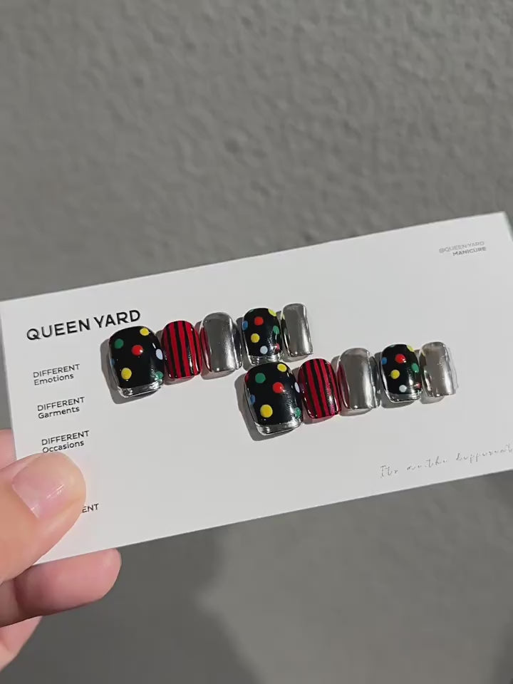 Nail Art,Nail Designs,Manicure Ideas,Nail Art Trends,Oval-shaped nails,Press-on nails,Removable nails,Fake nails