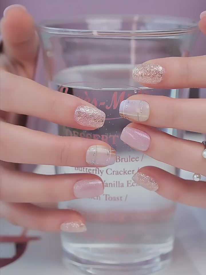 Nail Art,Nail Designs,Manicure Ideas,Nail Art Trends,Oval-shaped nails,Press-on nails,Removable nails,Fake nails
