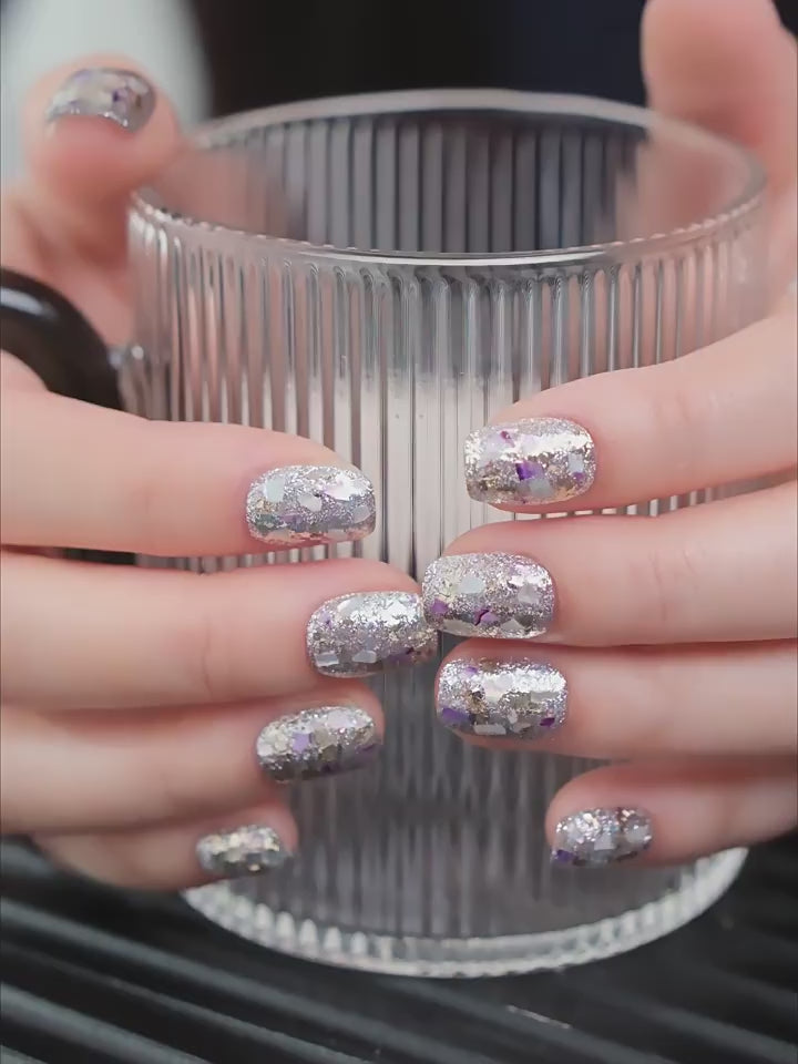 Nail Art,Nail Designs,Manicure Ideas,Nail Art Trends,Oval-shaped nails,Press-on nails,Removable nails,Fake nails