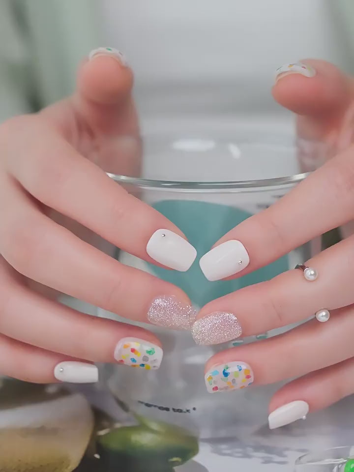 Nail Art,Nail Designs,Manicure Ideas,Nail Art Trends,Oval-shaped nails,Press-on nails,Removable nails,Fake nails