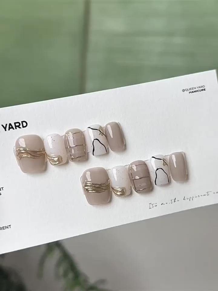 Nail Art,Nail Designs,Manicure Ideas,Nail Art Trends,Oval-shaped nails,Press-on nails,Removable nails,Fake nails