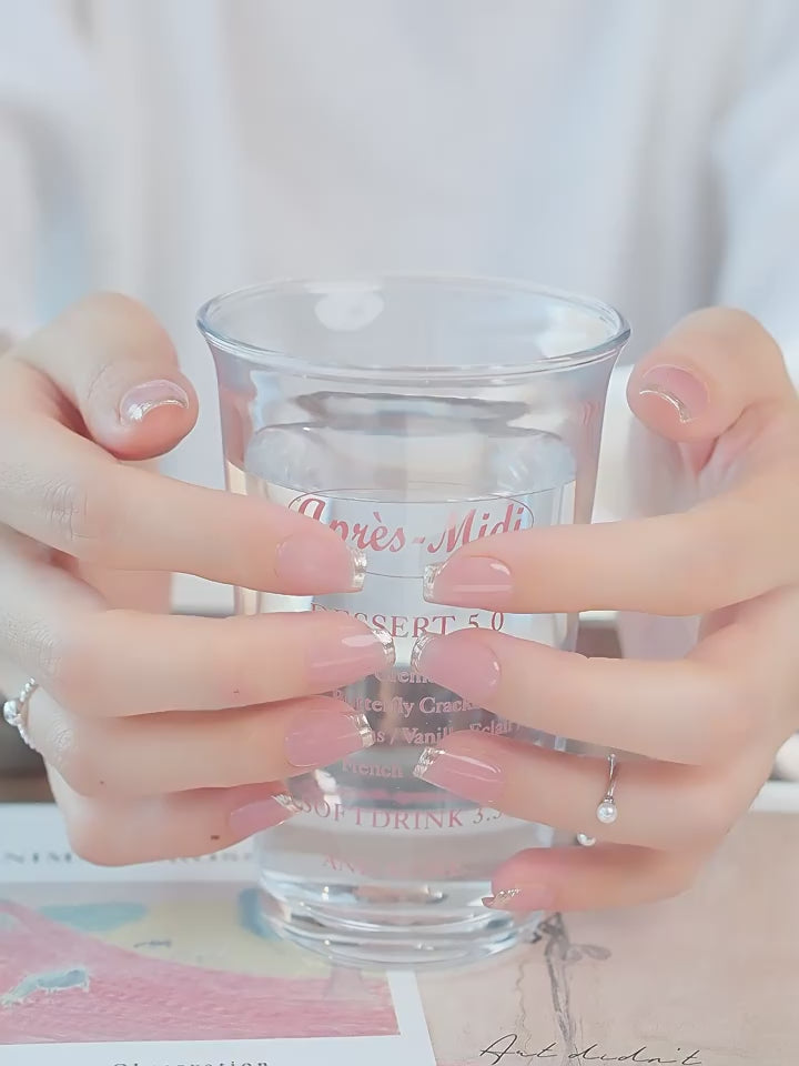 Nail Art,Nail Designs,Manicure Ideas,Nail Art Trends,Oval-shaped nails,Press-on nails,Removable nails,Fake nails