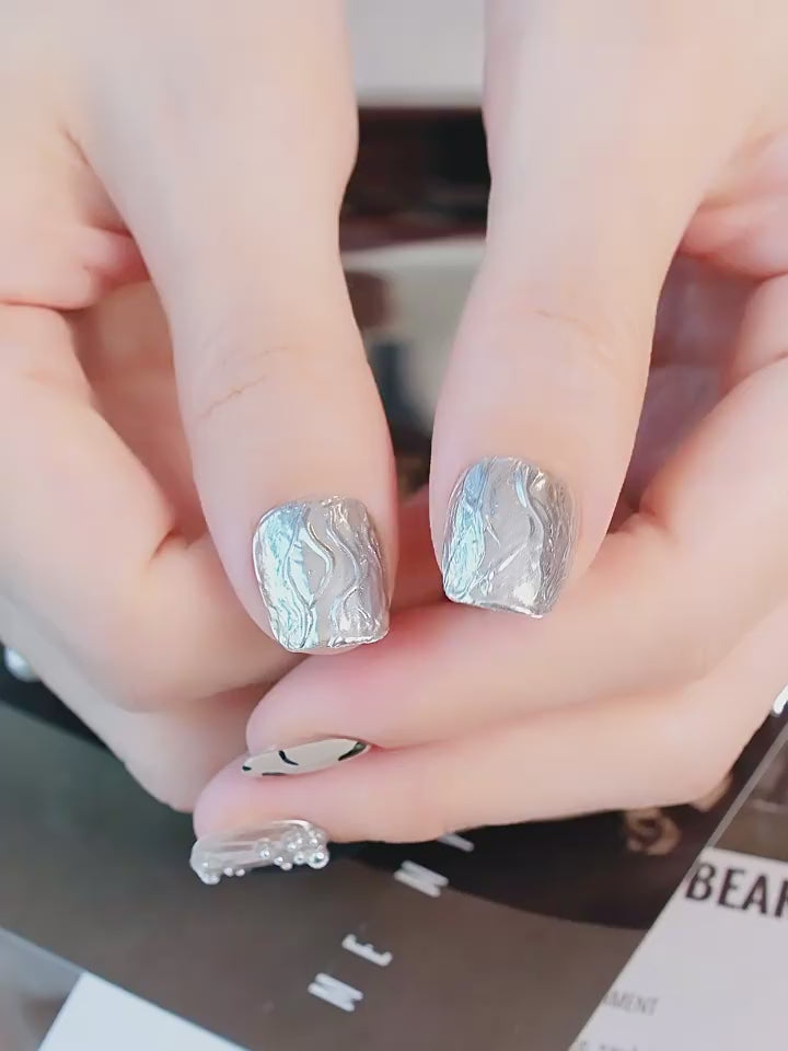 Nail Art,Nail Designs,Manicure Ideas,Nail Art Trends,Oval-shaped nails,Press-on nails,Removable nails,Fake nails