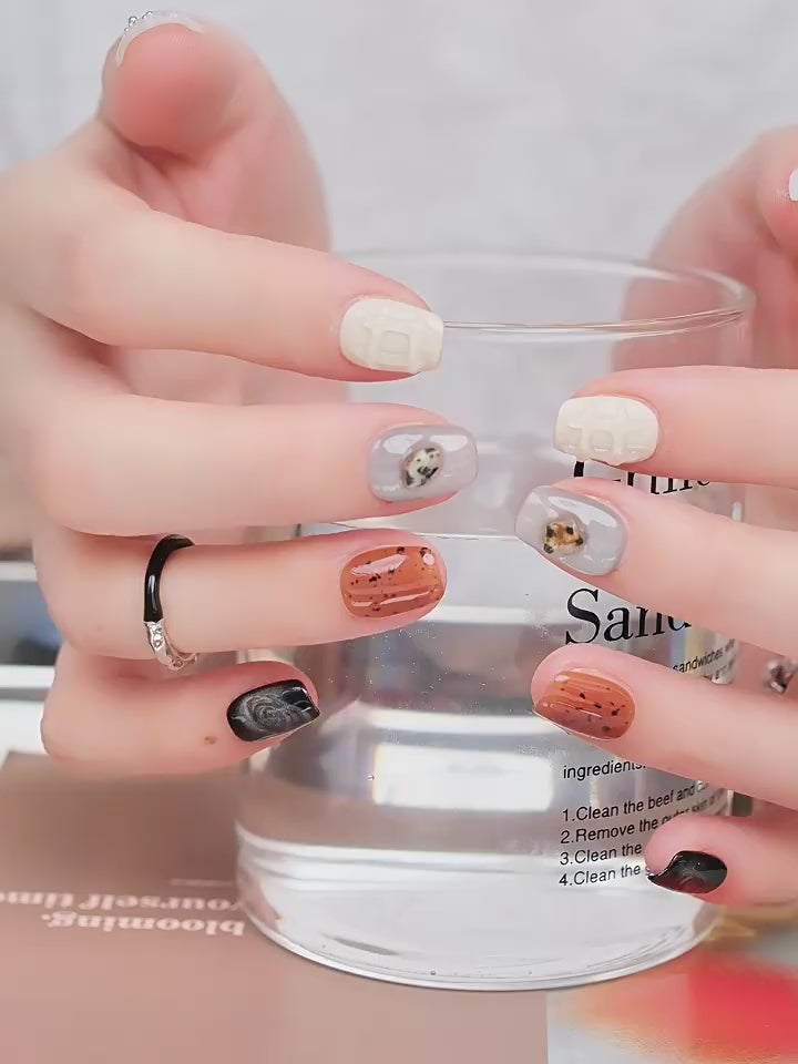 Nail Art,Nail Designs,Manicure Ideas,Nail Art Trends,Oval-shaped nails,Press-on nails,Removable nails,Fake nails