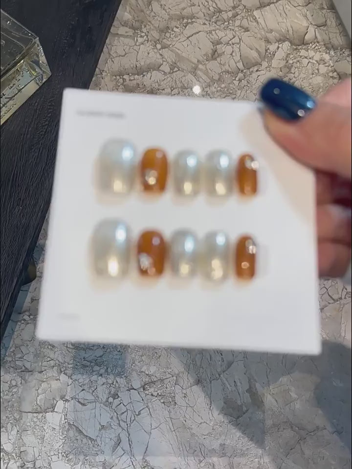 Nail Art,Nail Designs,Manicure Ideas,Nail Art Trends,Oval-shaped nails,Press-on nails,Removable nails,Fake nails