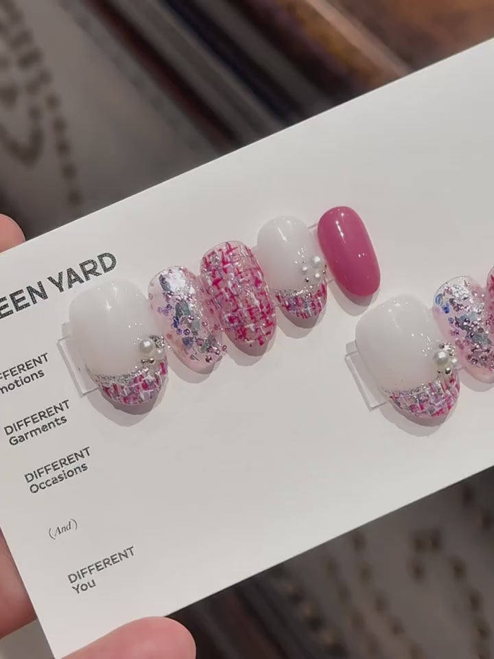 Nail Art,Nail Designs,Manicure Ideas,Nail Art Trends,Press-on nails,Removable nails,Fake nails,Almond-shaped nails