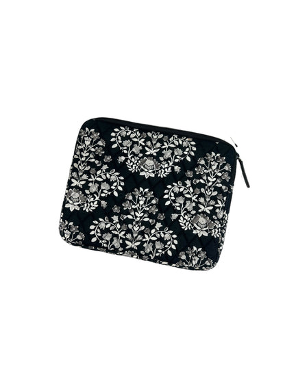 Laptop Sleeve By Vera Bradley. Size: Medium