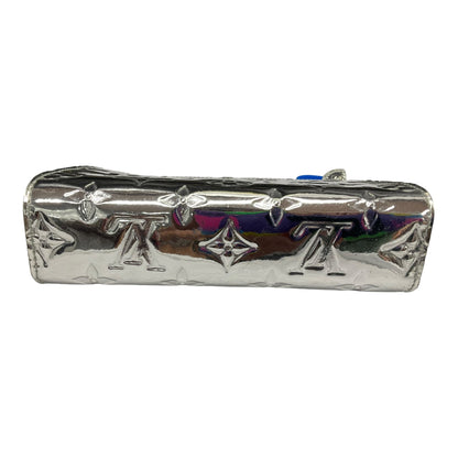 Makeup Bag Luxury Designer By Louis Vuitton. Size: Small