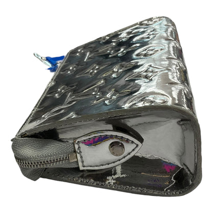 Makeup Bag Luxury Designer By Louis Vuitton. Size: Small