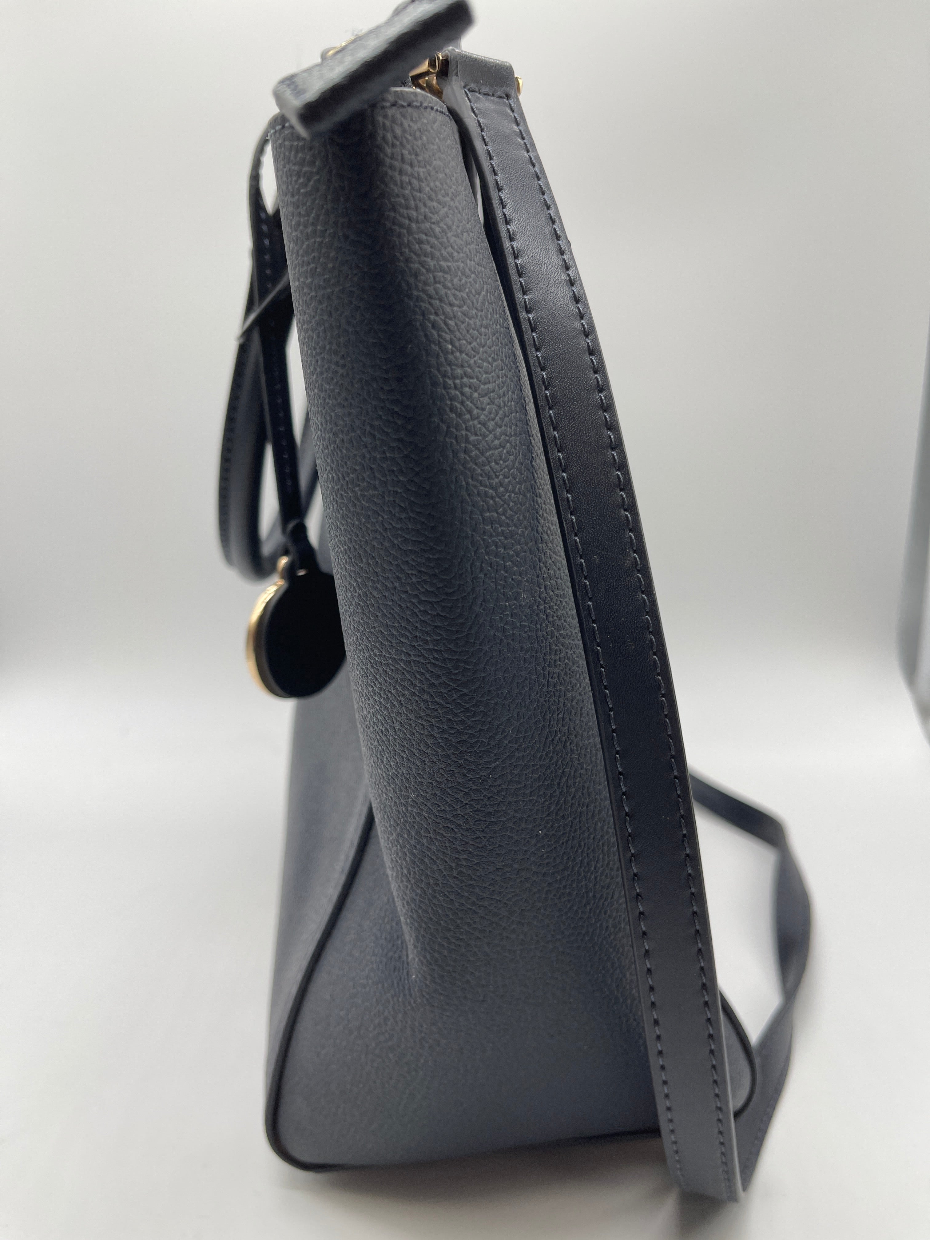 Crossbody Designer Michael Kors. Size Large