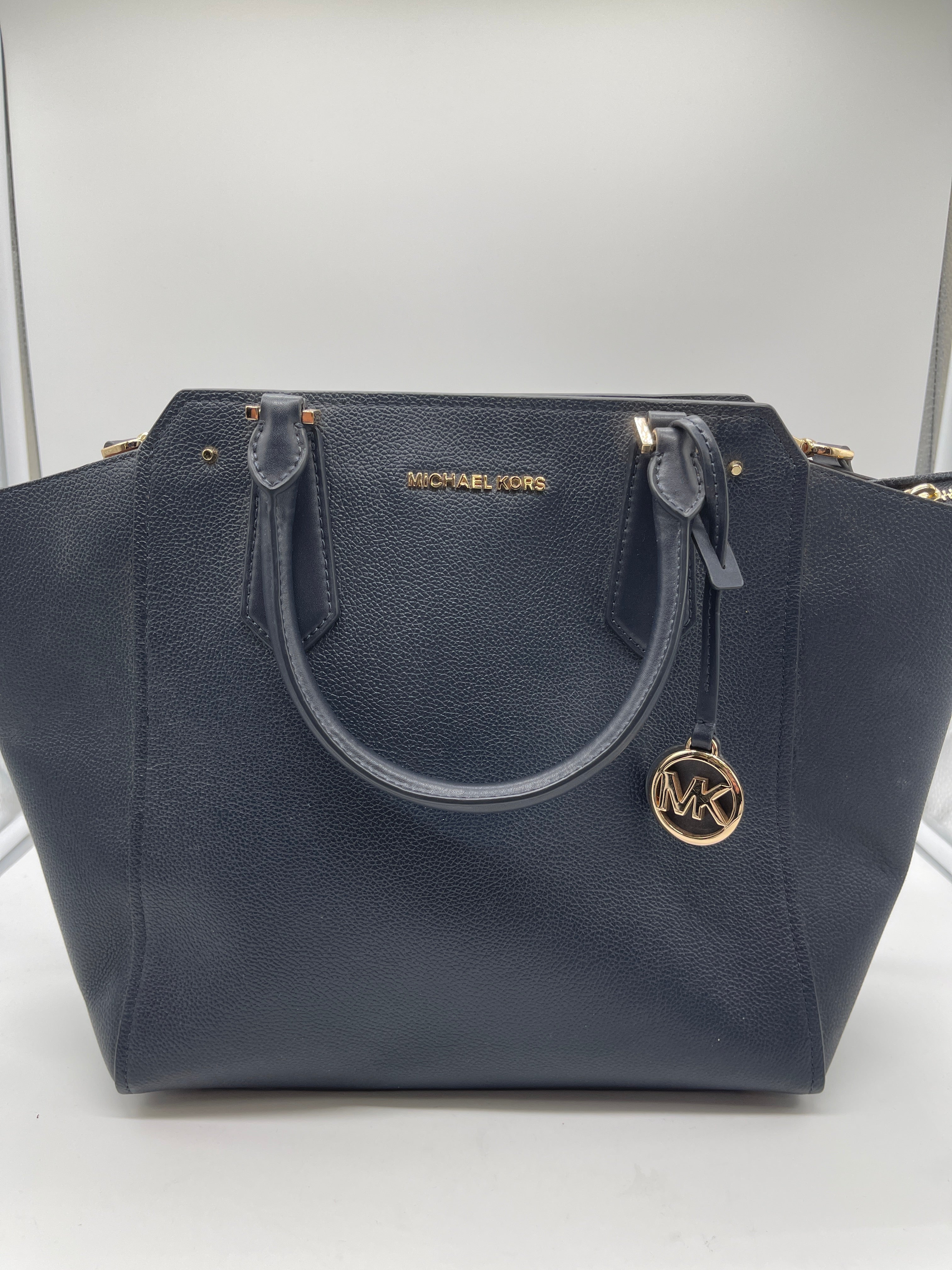 Crossbody Designer Michael Kors. Size Large