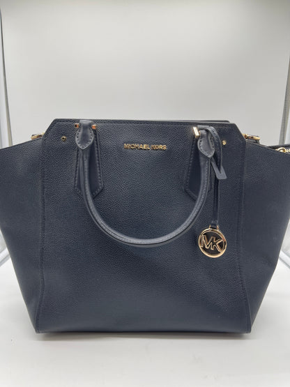 Crossbody Designer Michael Kors. Size Large