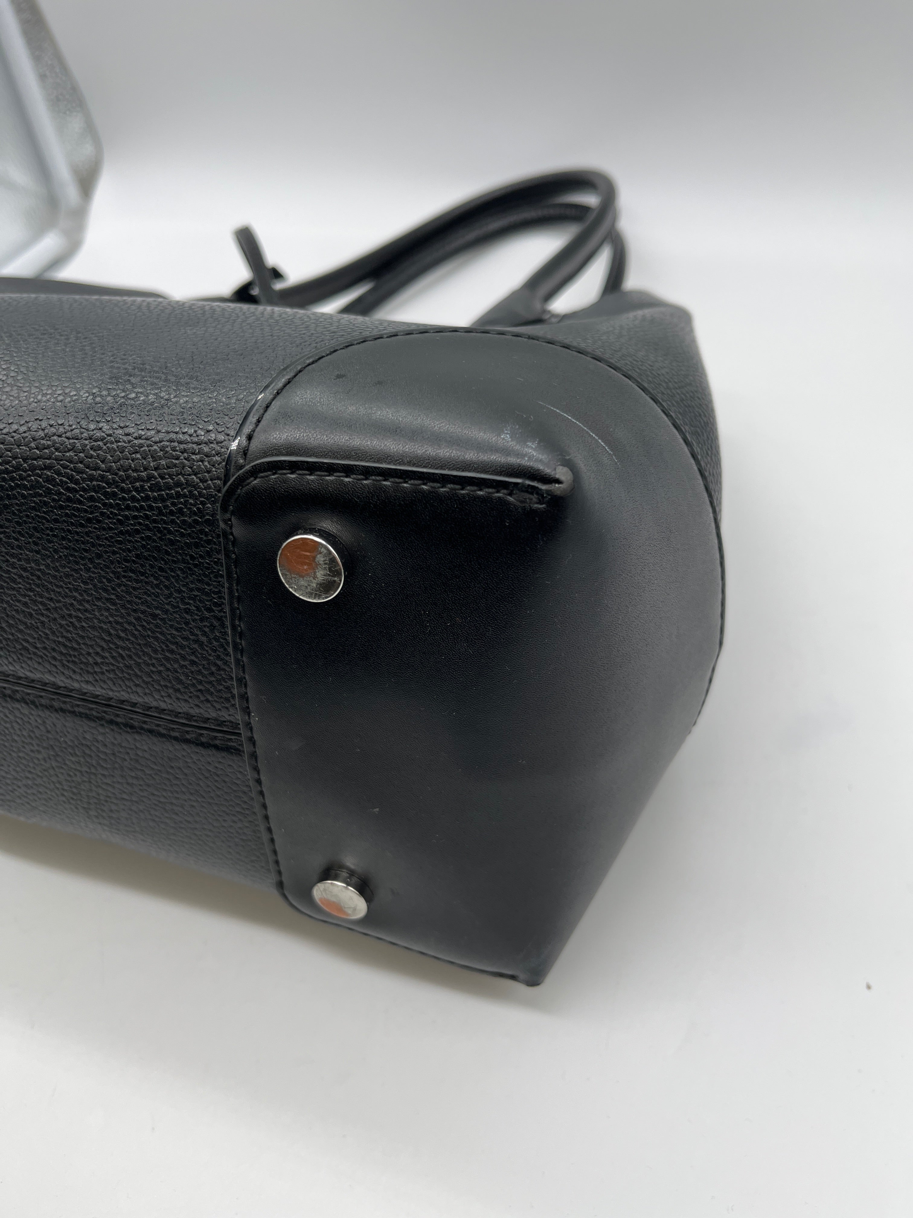 Handbag Designer By Michael Kors. Size: Medium