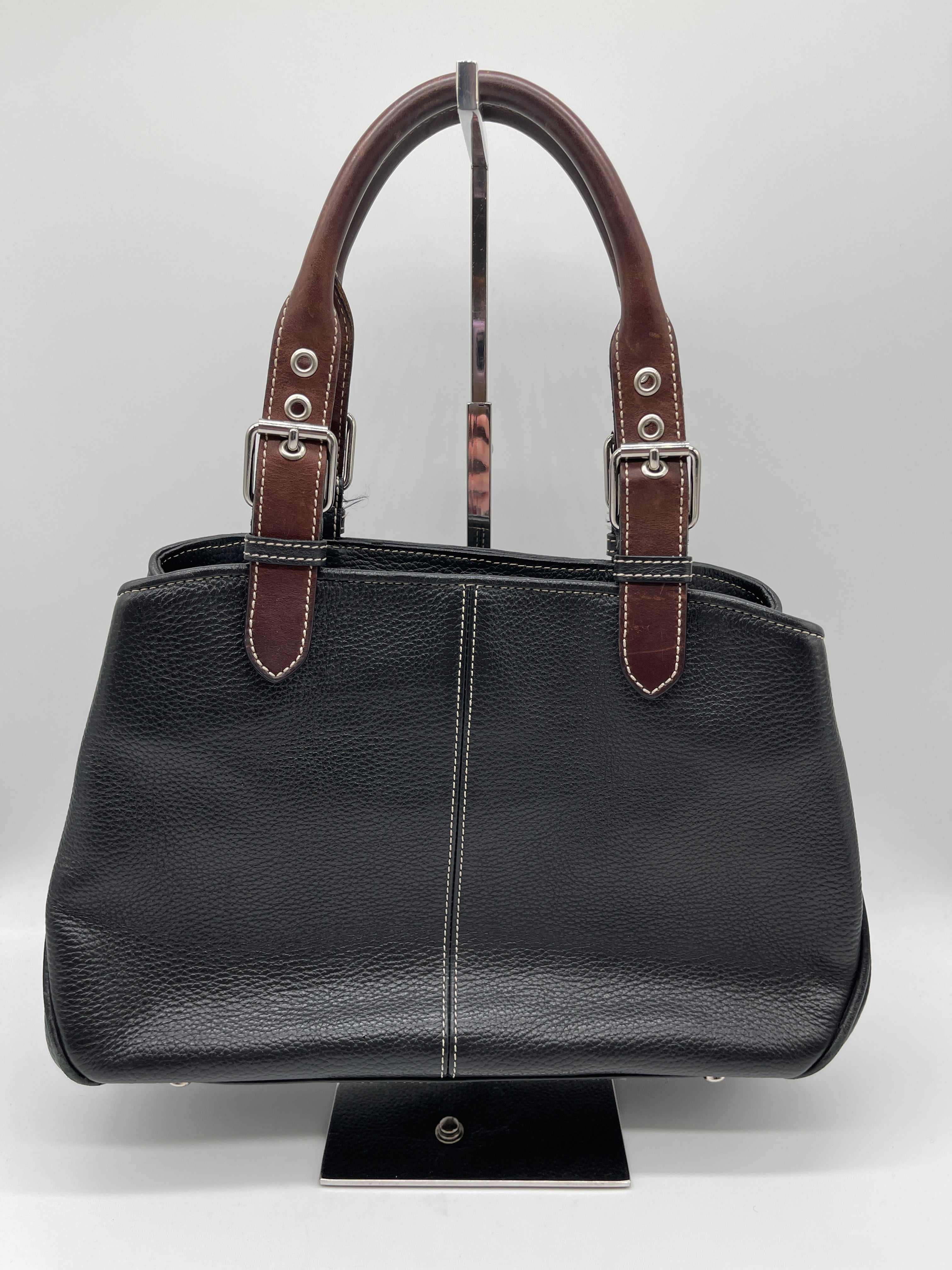Handbag Designer Dooney And Bourke. Size Medium