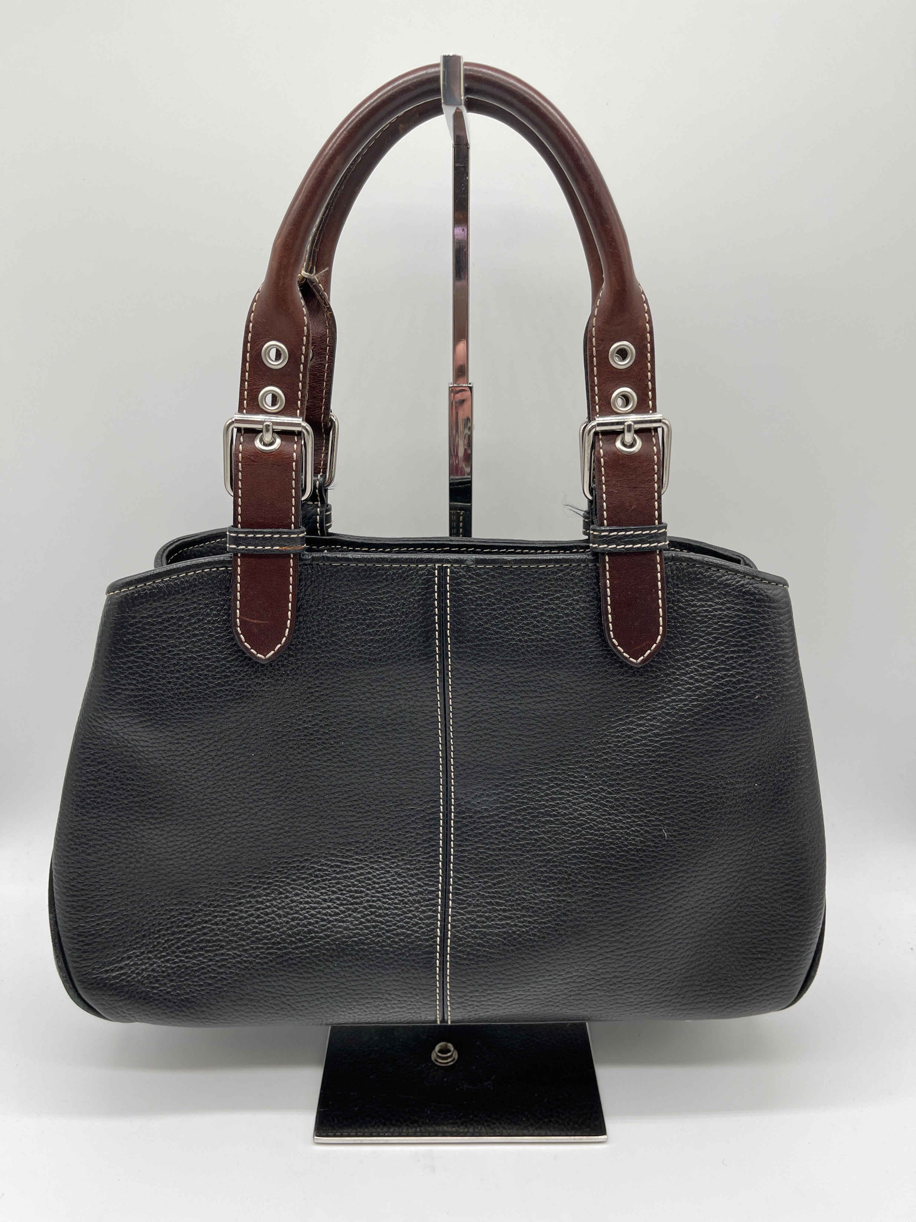 Handbag Designer Dooney And Bourke. Size Medium