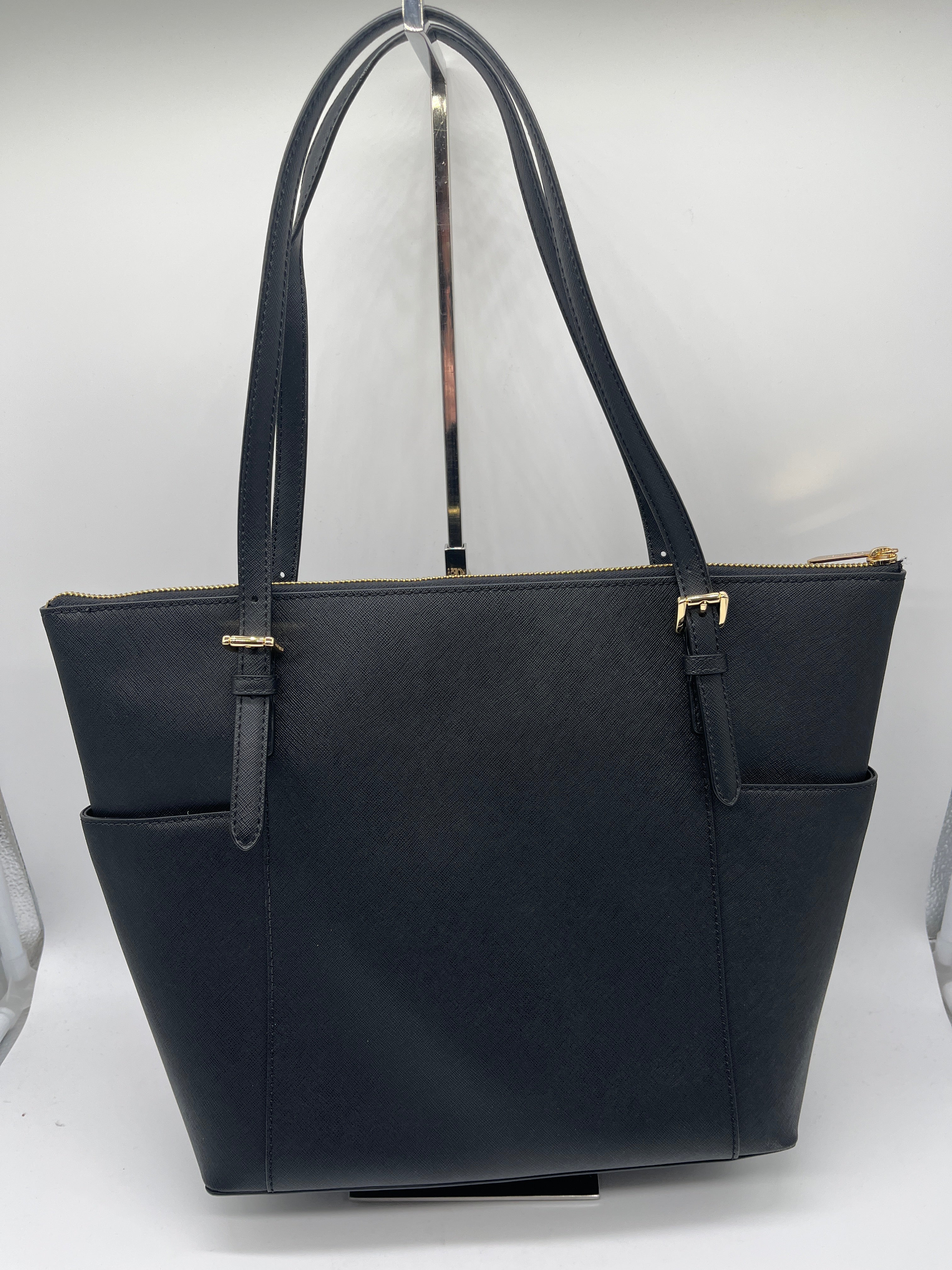 Handbag Designer By Michael Kors. Size: Medium