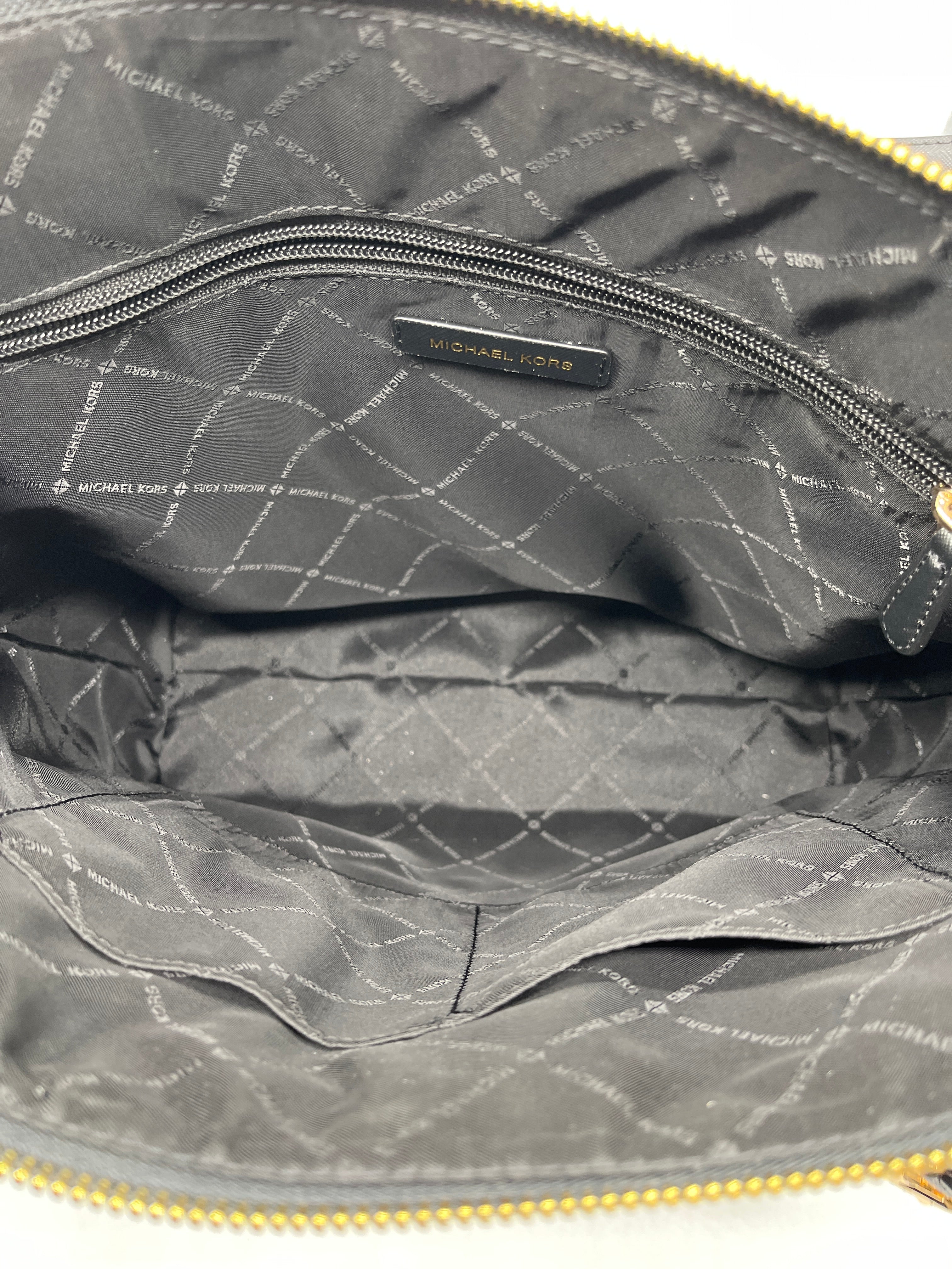 Handbag Designer By Michael Kors. Size: Medium