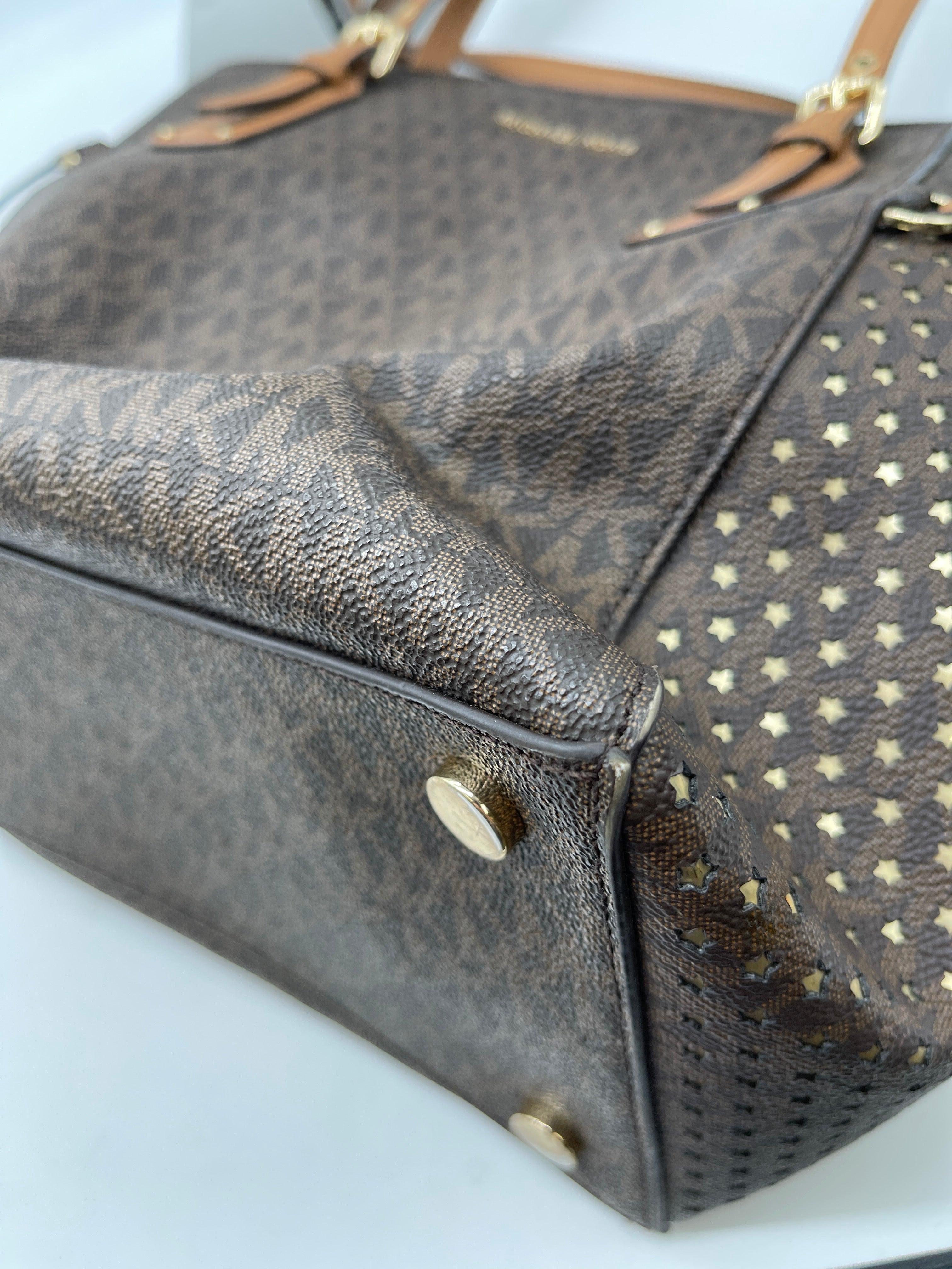 Handbag Designer By Michael Kors. Size: Large