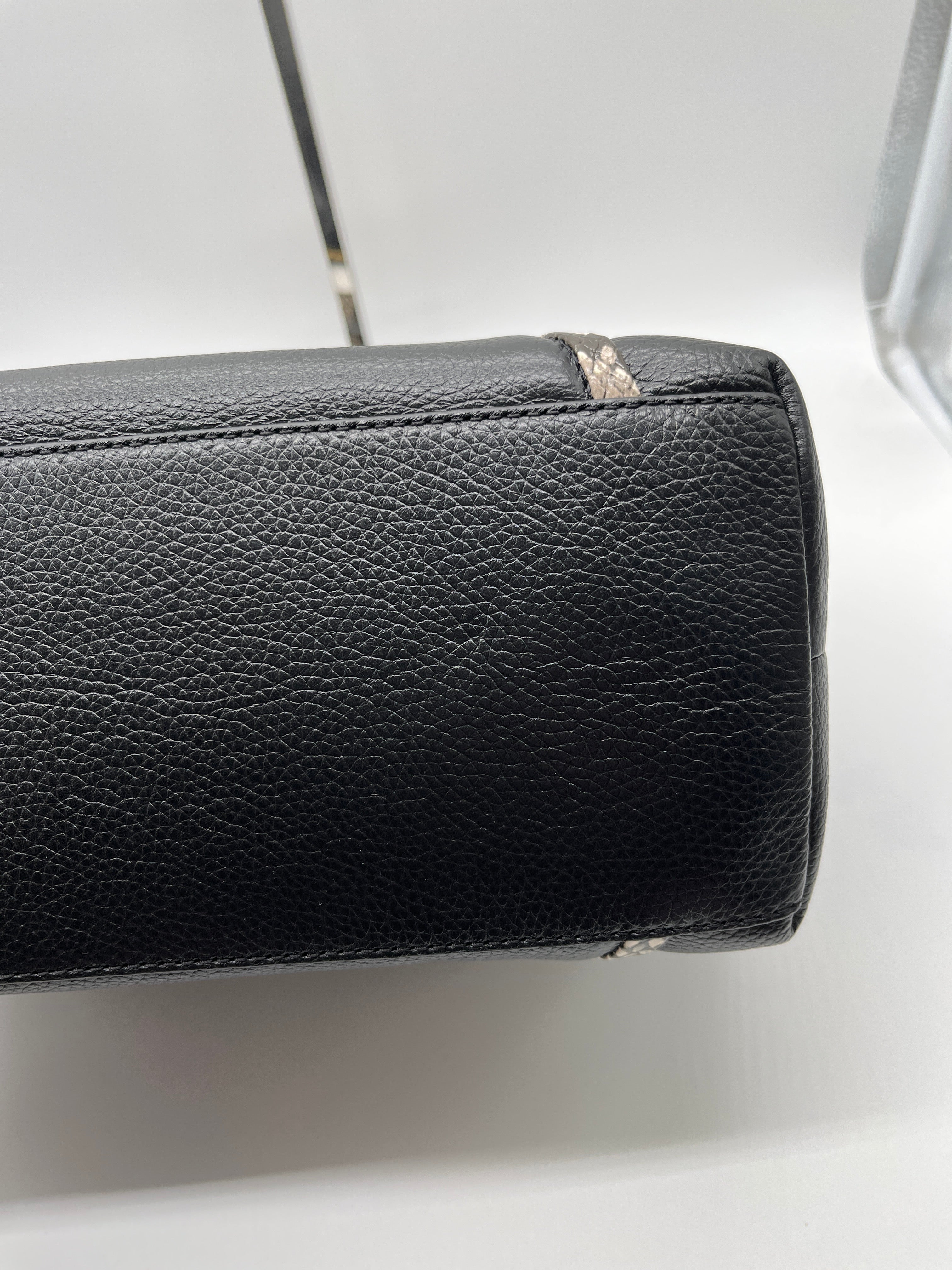 Handbag Designer Michael Kors. Size Large