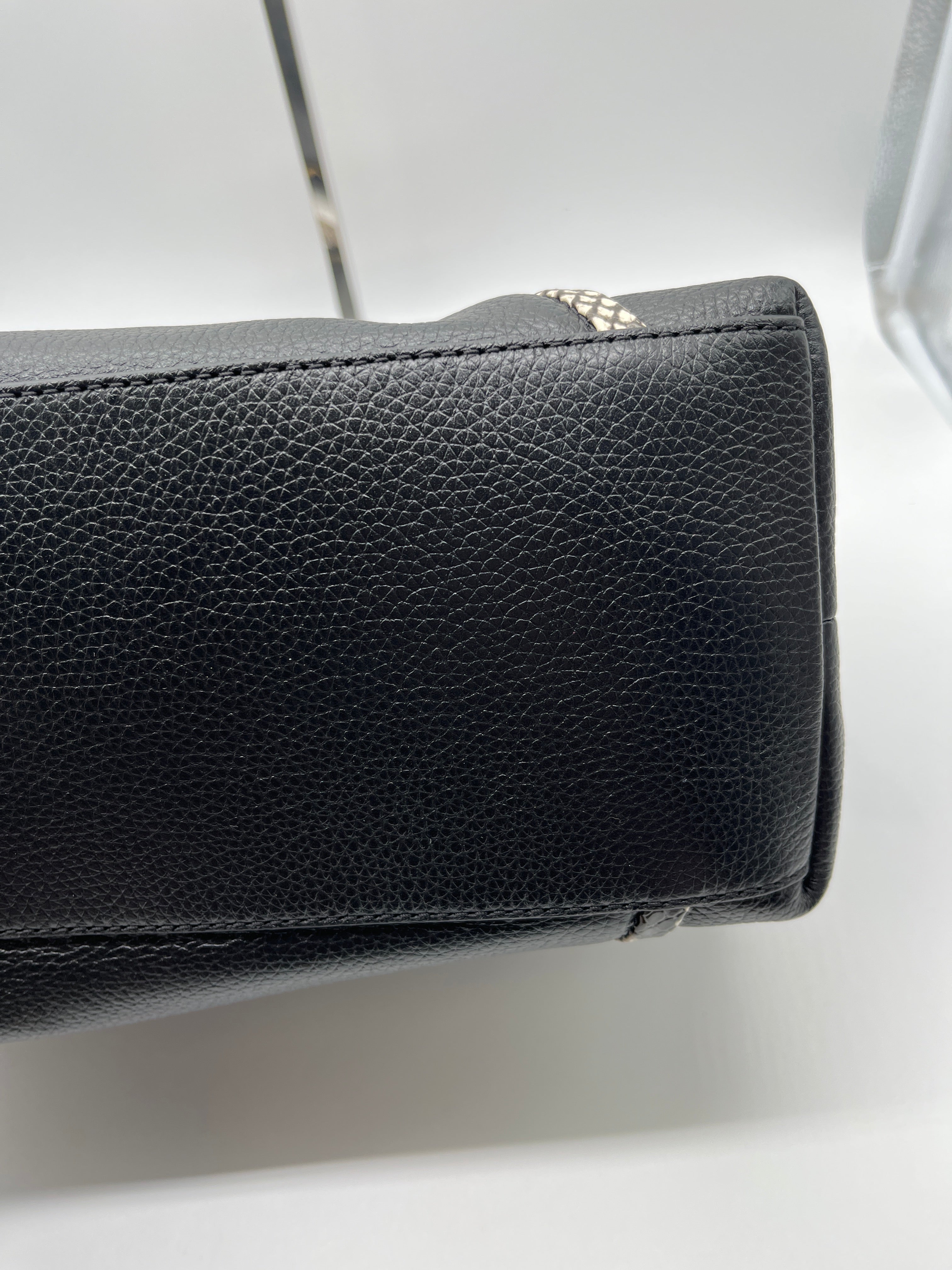 Handbag Designer Michael Kors. Size Large