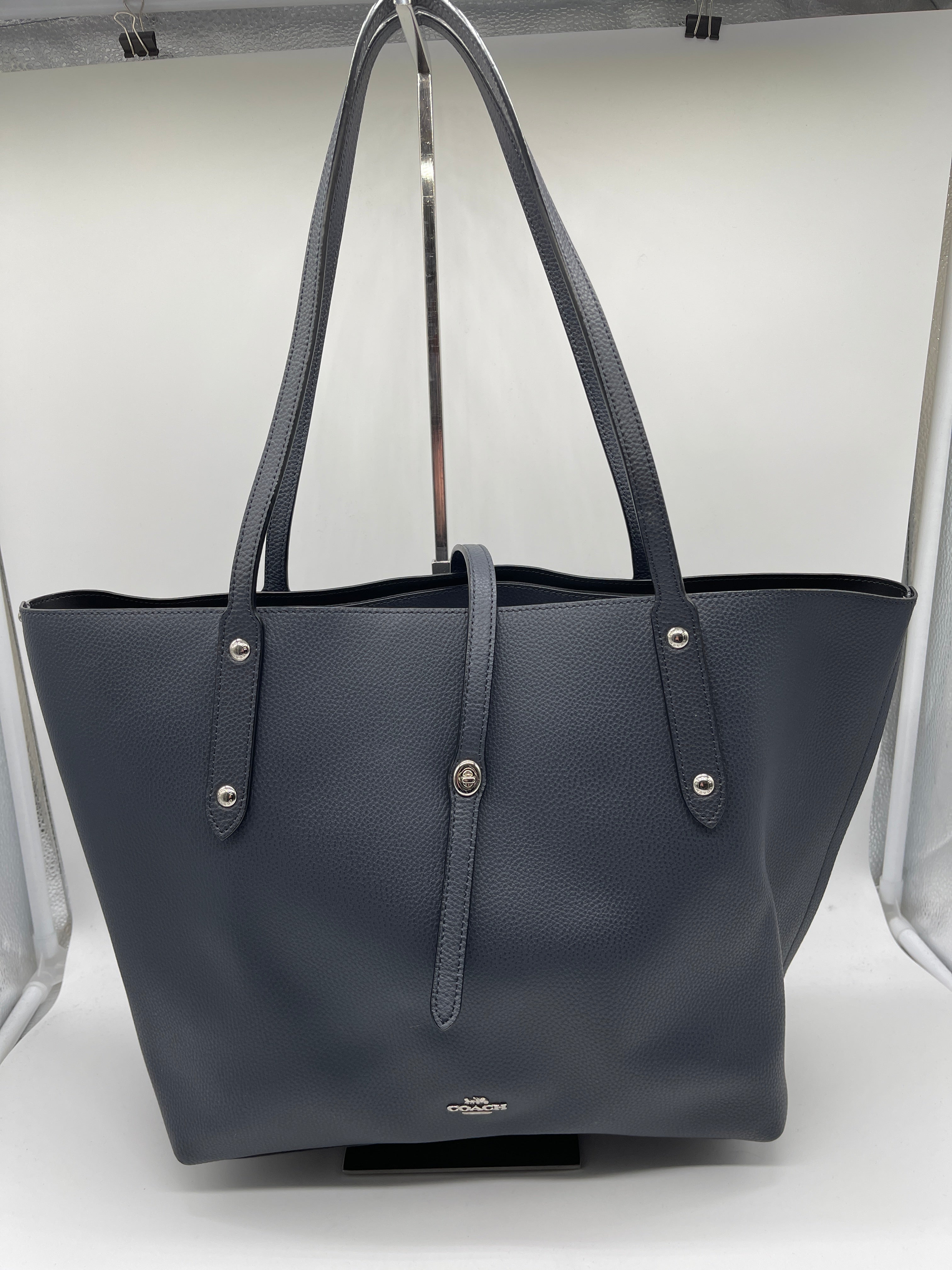 Handbag Designer By Coach. Size: Large