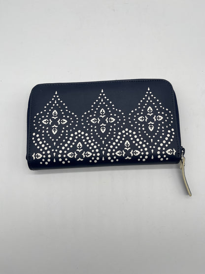 Wallet By Vera Bradley. Size: Large