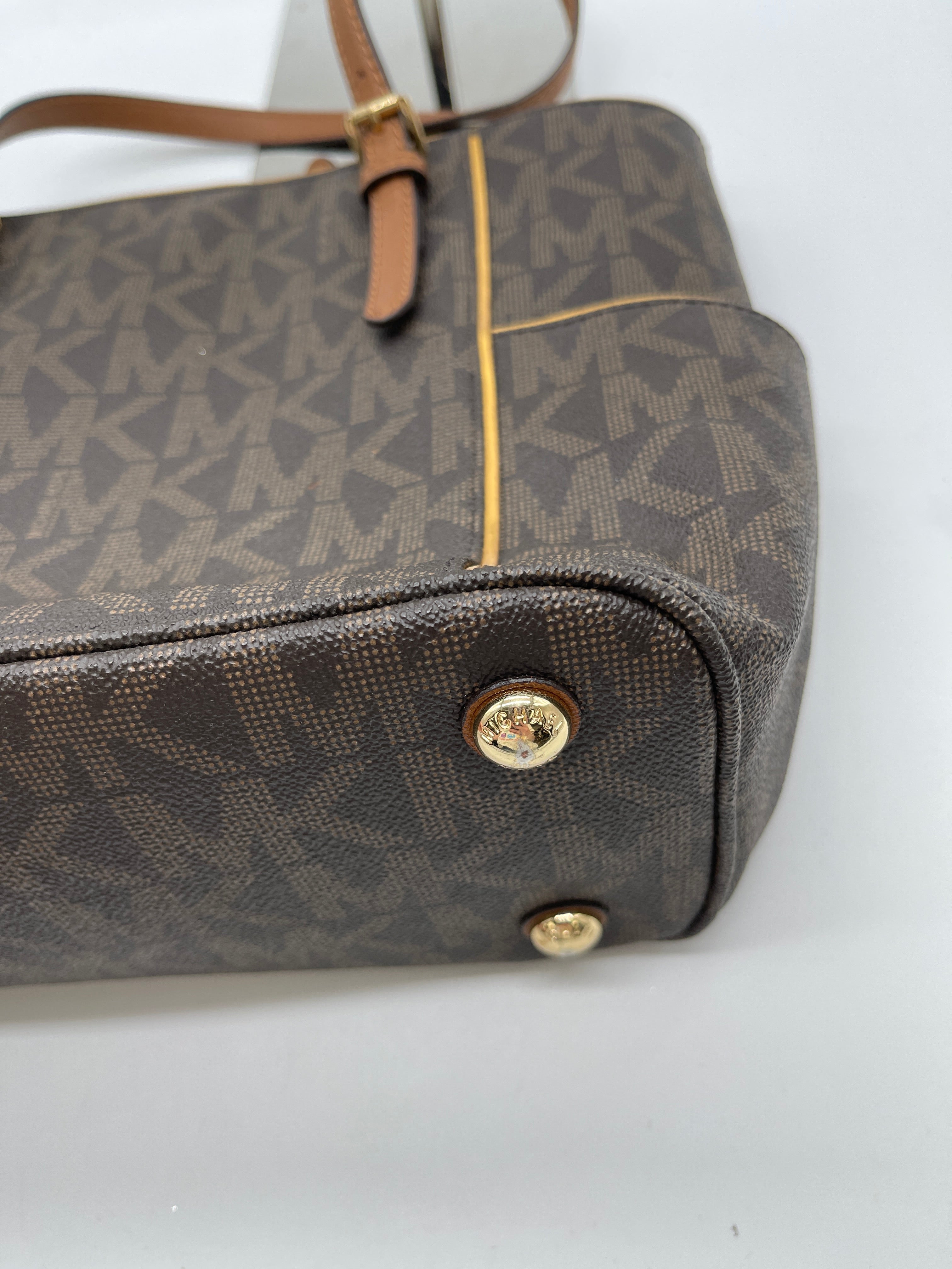 Handbag Designer Michael Kors. Size Medium