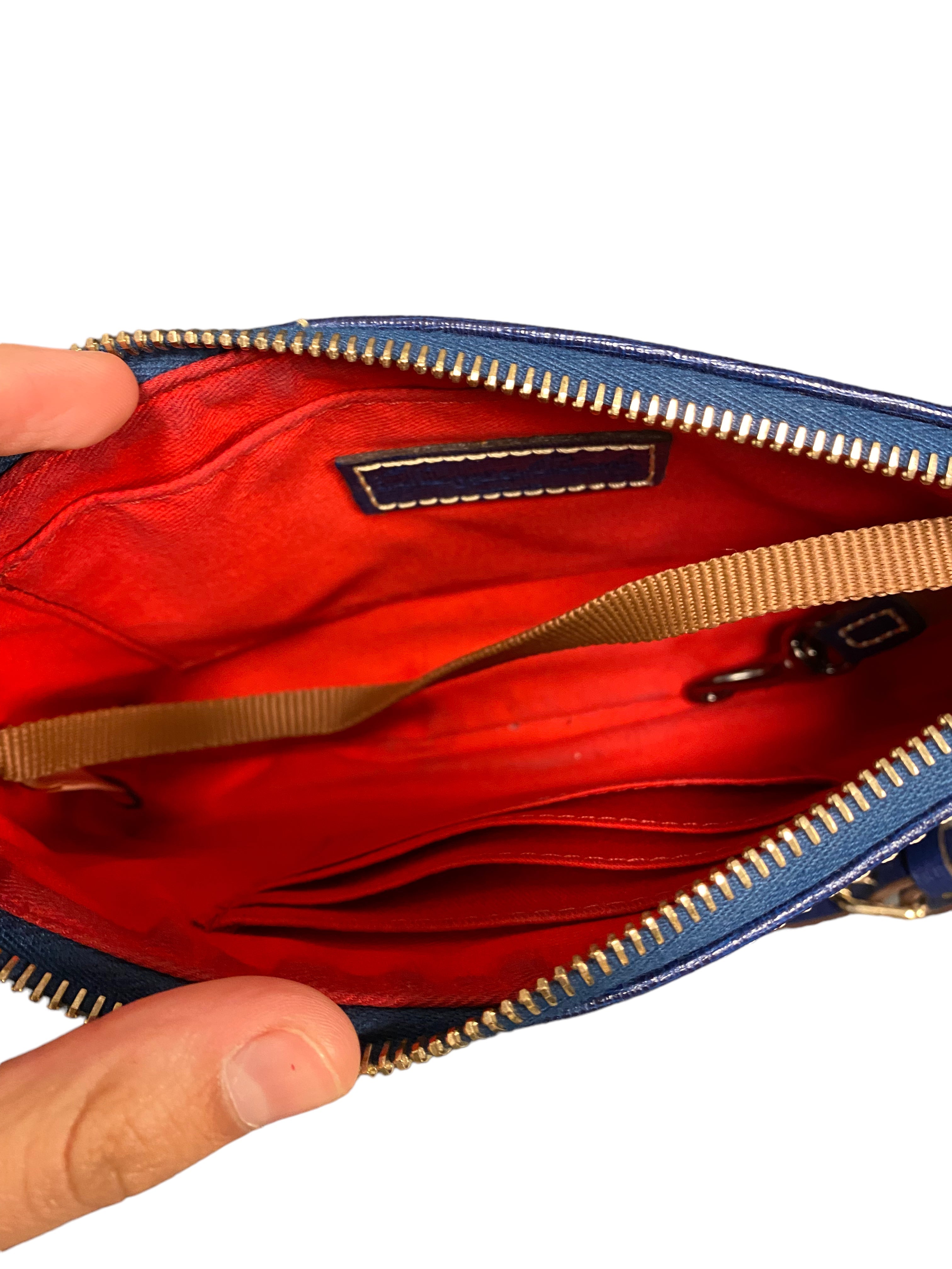 Handbag Designer Dooney And Bourke. Size Small