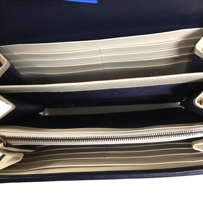 Handbag Luxury Designer By Gucci. Size: Medium