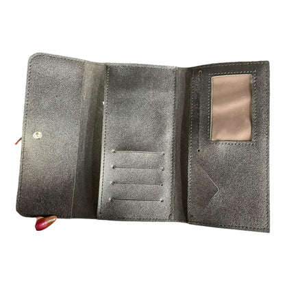 Wallet By Clothes Mentor. Size: Medium