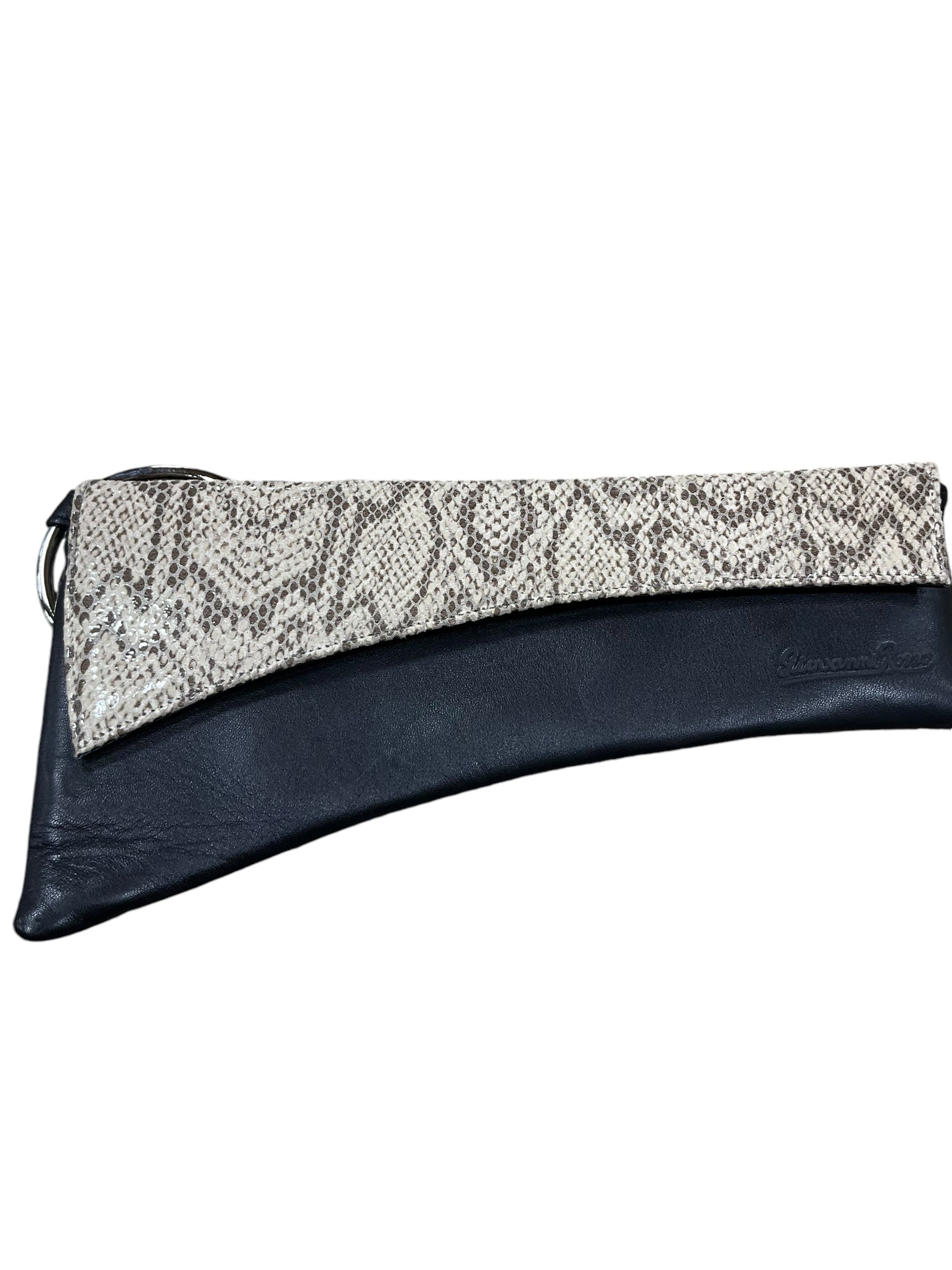 Wristlet Luxury Designer By Clothes Mentor. Size: Medium