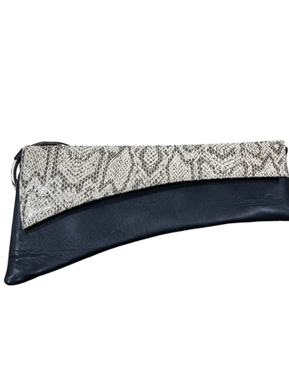 Wristlet Luxury Designer By Clothes Mentor. Size: Medium