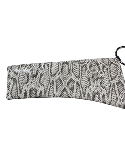 Wristlet Luxury Designer By Clothes Mentor. Size: Medium