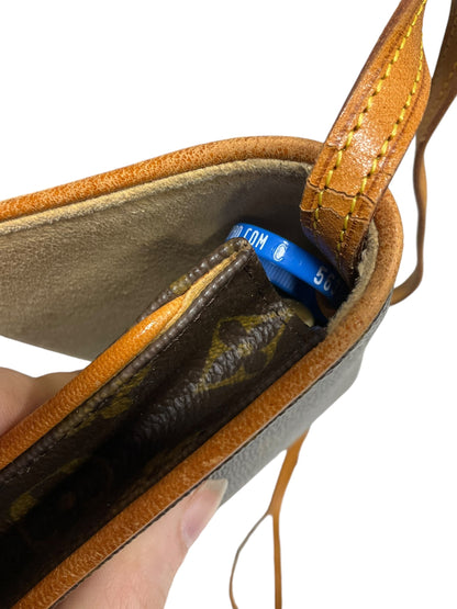 Crossbody Luxury Designer By Louis Vuitton. Size: Small