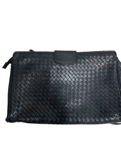 Crossbody By Clothes Mentor. Size: Medium