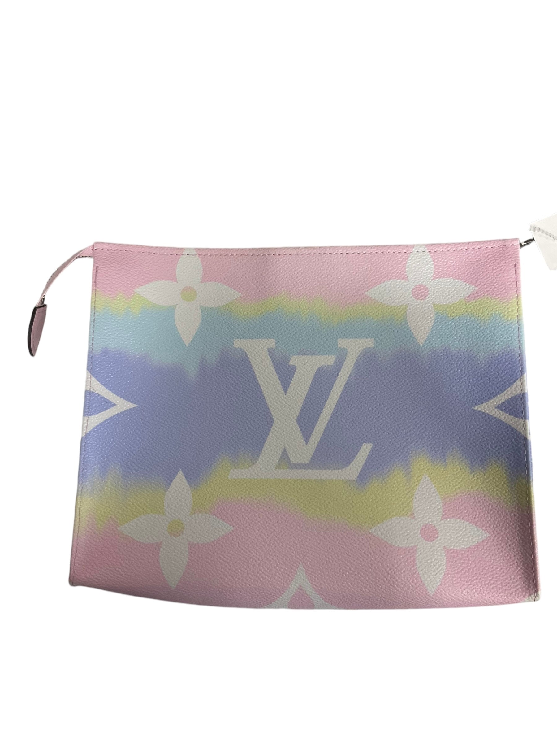 Makeup Bag Luxury Designer By Louis Vuitton. Size: Large