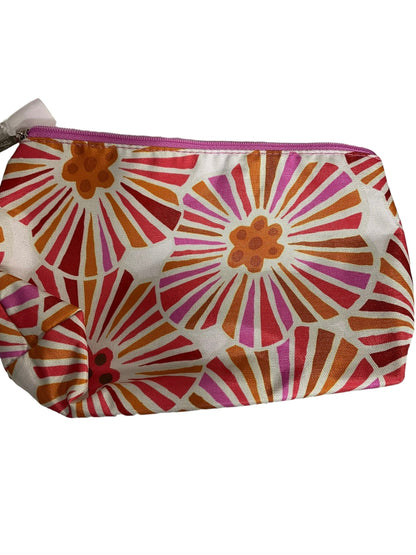 Clutch Clinique. Size Medium