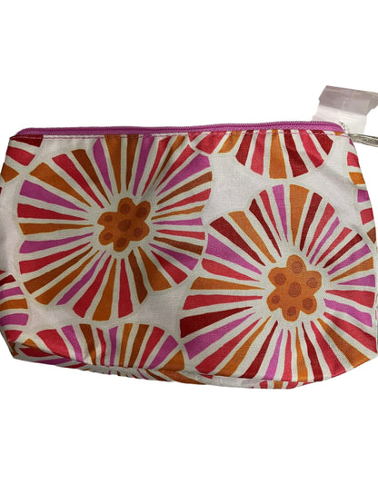 Clutch Clinique. Size Medium