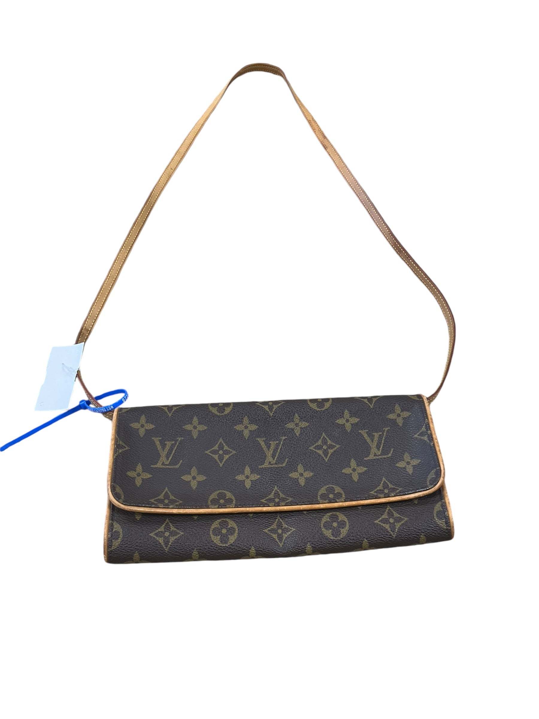 Crossbody Luxury Designer By Louis Vuitton. Size: Medium