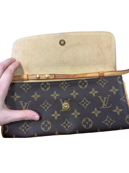 Crossbody Luxury Designer By Louis Vuitton. Size: Medium