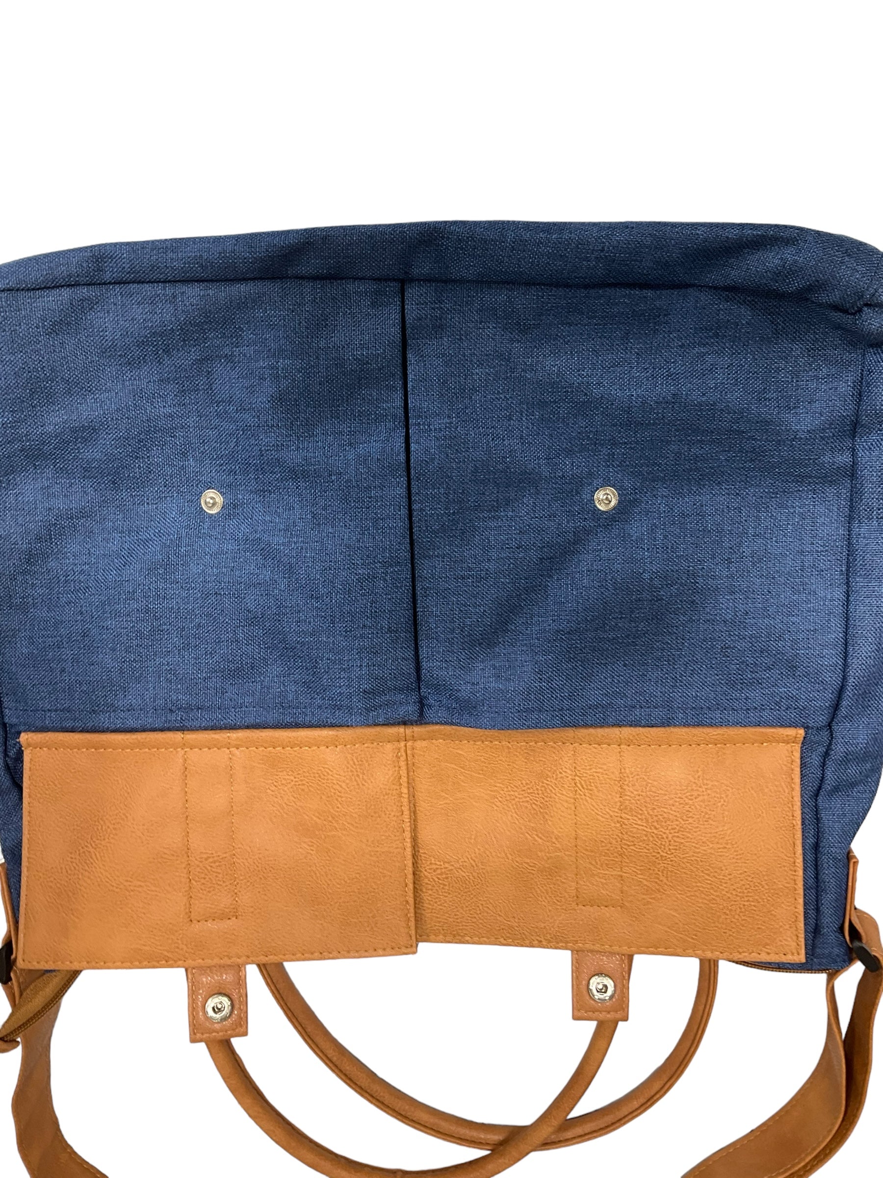 Tote Clothes Mentor. Size Small