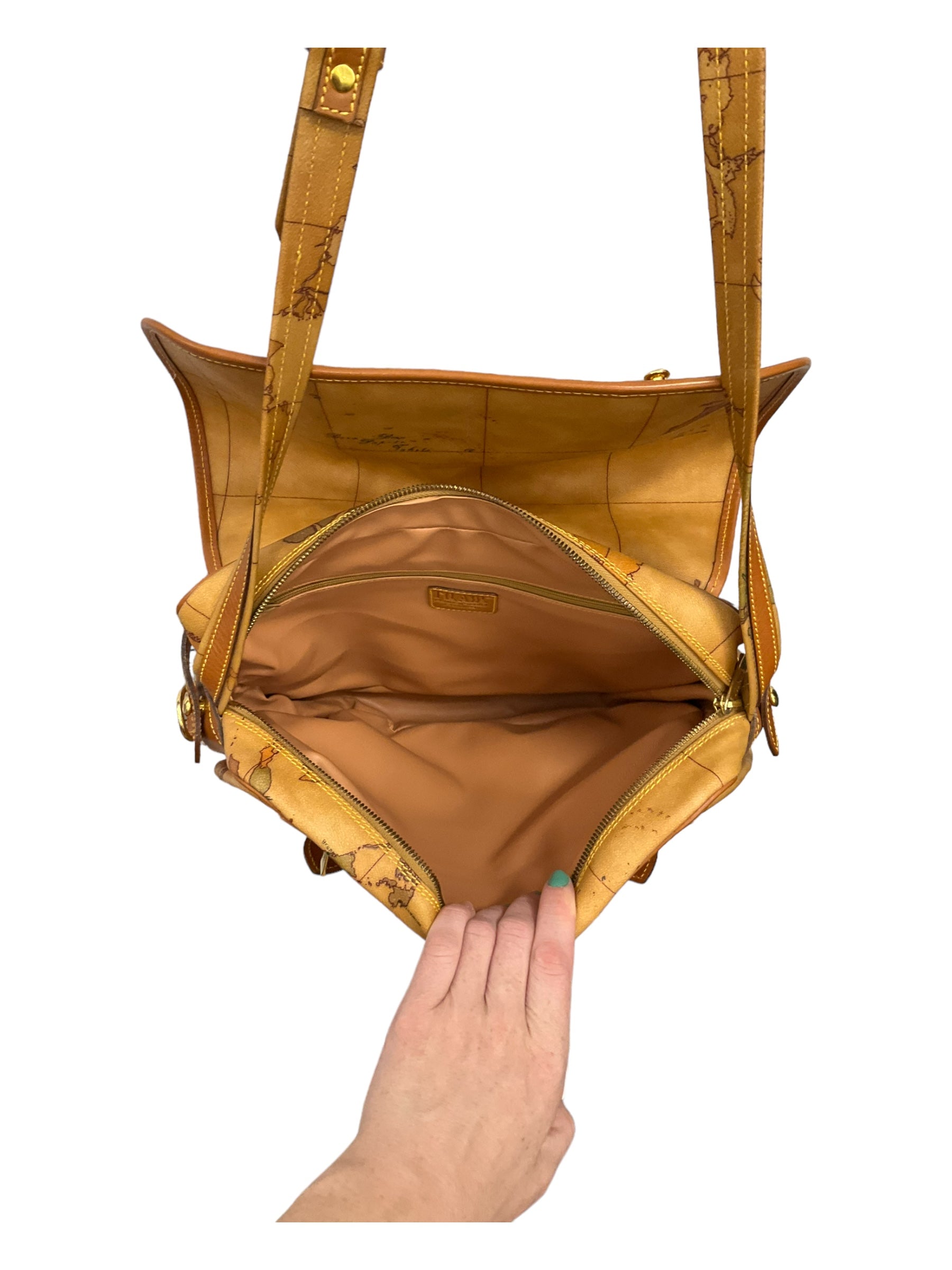 Crossbody By Cma. Size: Large