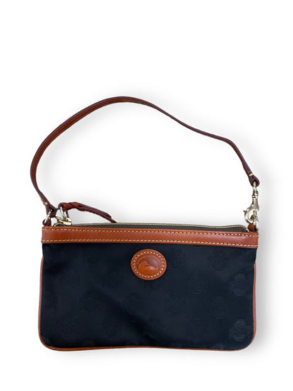 Wristlet Designer Dooney And Bourke. Size Medium
