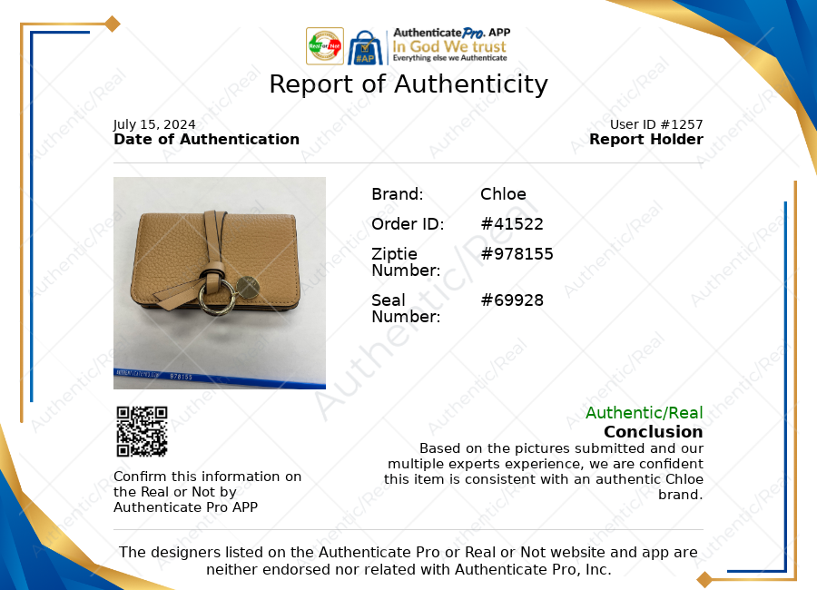 Wallet Designer Chloe. Size Small